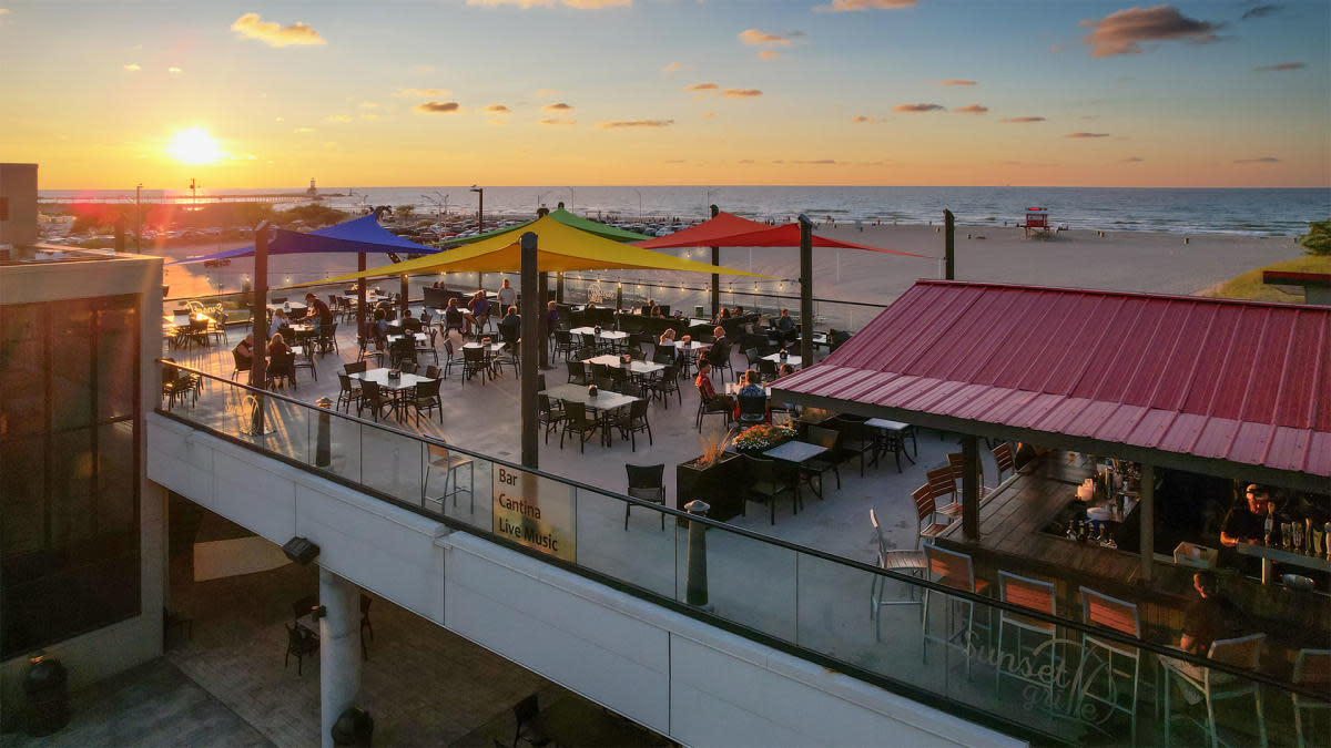 Outdoor Dining - Eat your way through the South Shore
