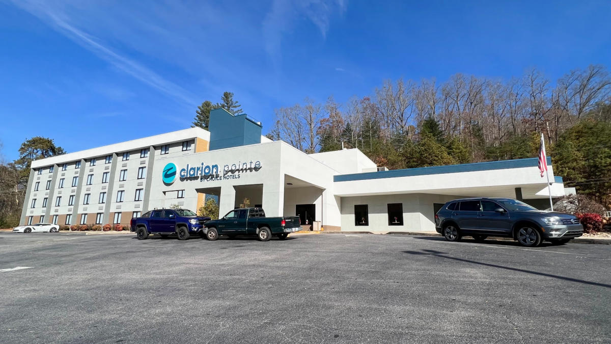 Clarion_Pointe_Exterior_dfb0594b-b97e-41d2-b72f-f5c95a3a7ba6