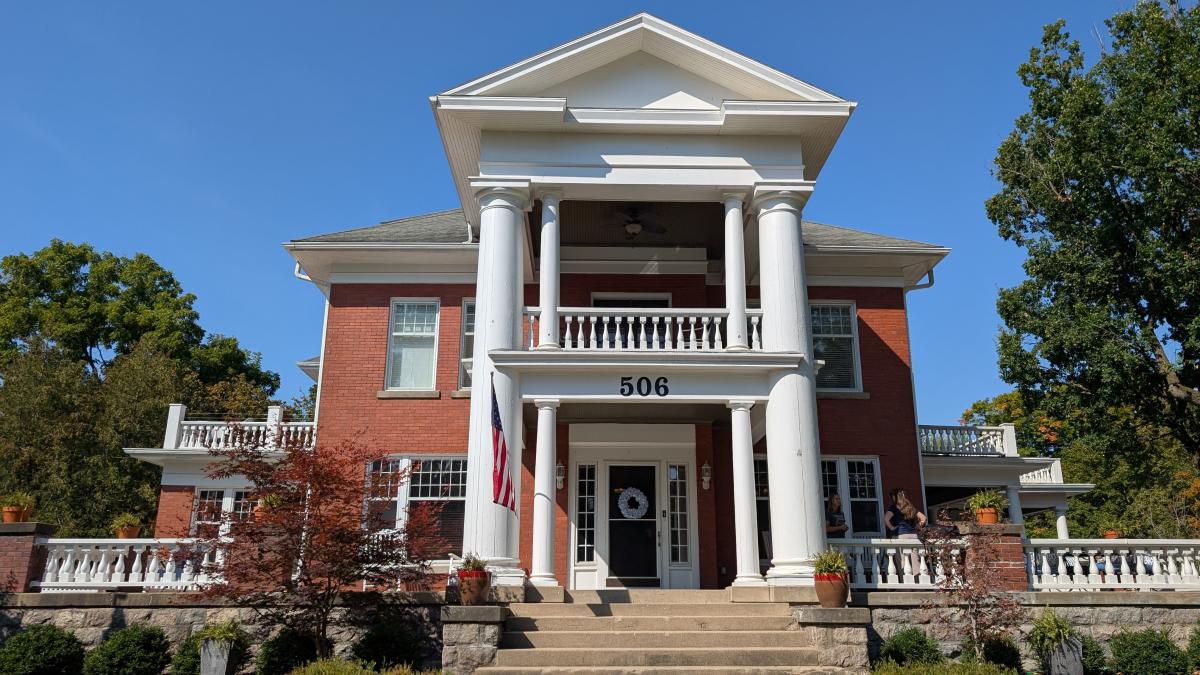 Red brick 2-story bed and breakfast with hug white columns
