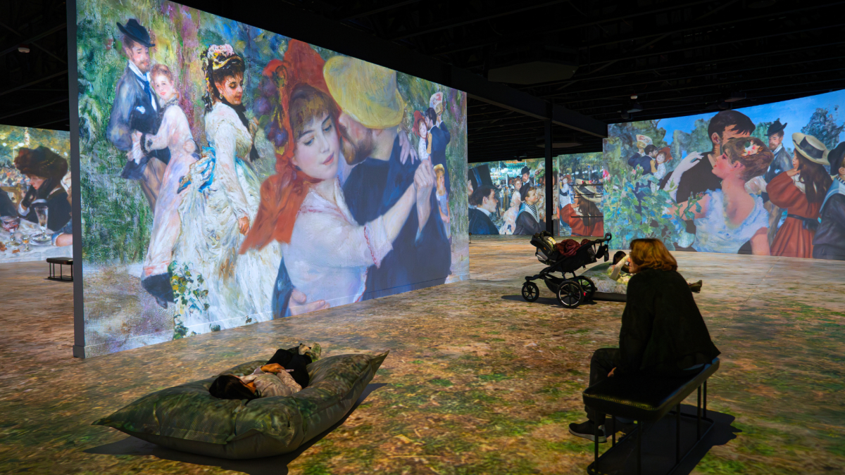 MOA+L patrons viewing Mezmereyz Immersive Gallery