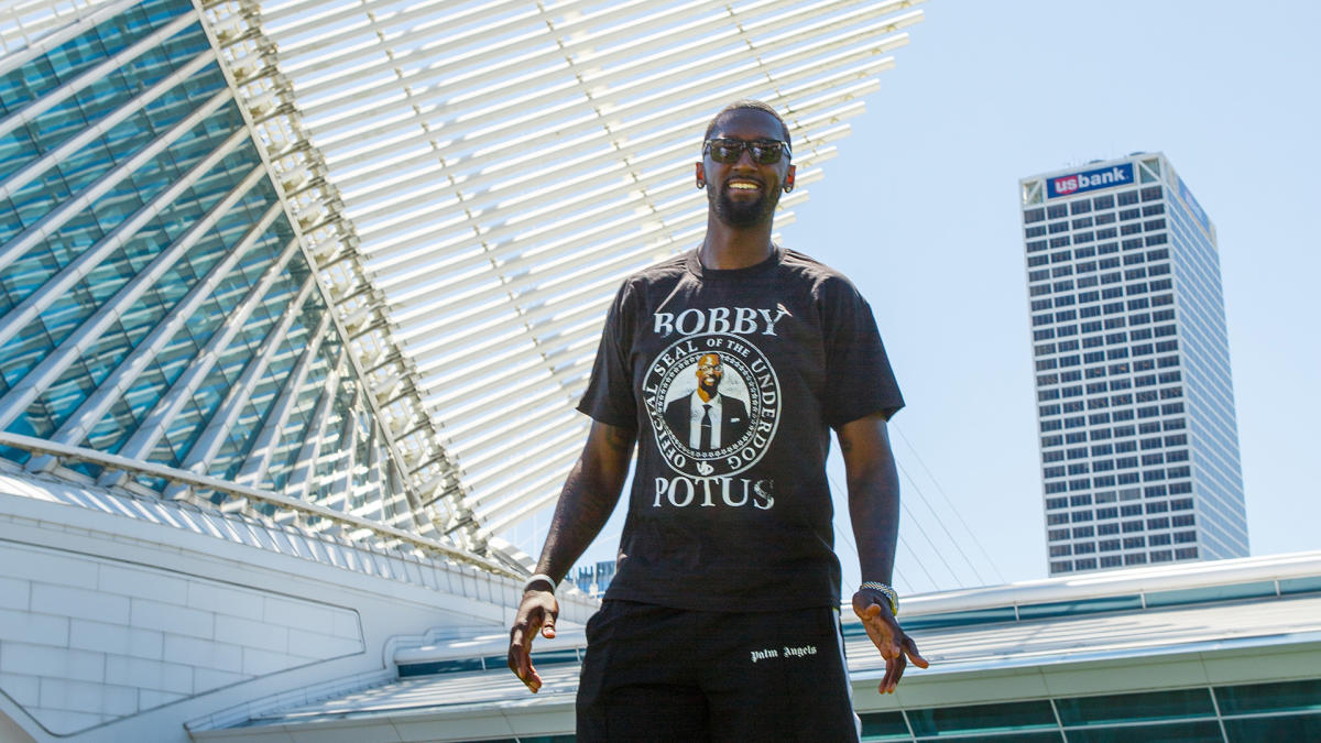 Bobby Portis with the Milwaukee Art Museum in the background with blue skies