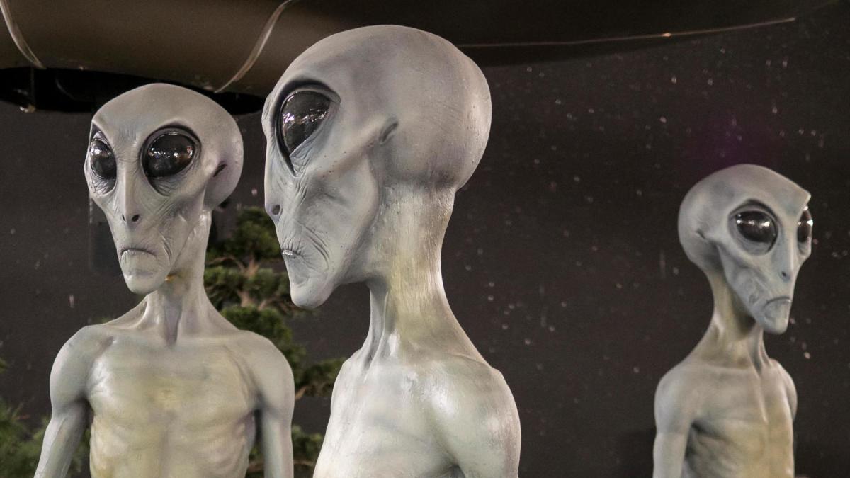 Alien models at the International UFO Museum and Research Center, in Roswell, New Mexico Magazine