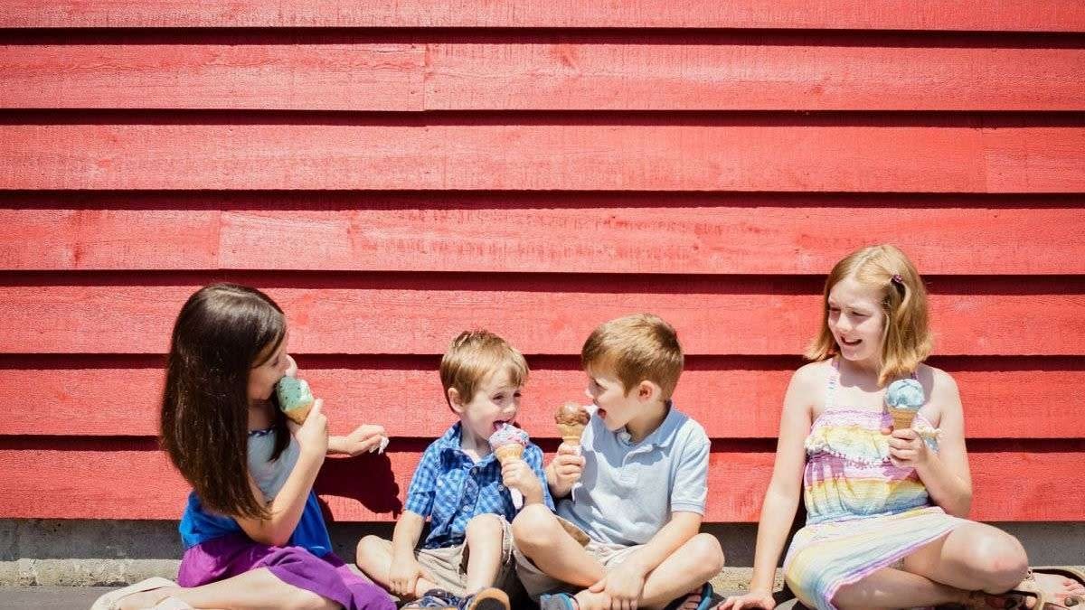 kids eating Ice cream
