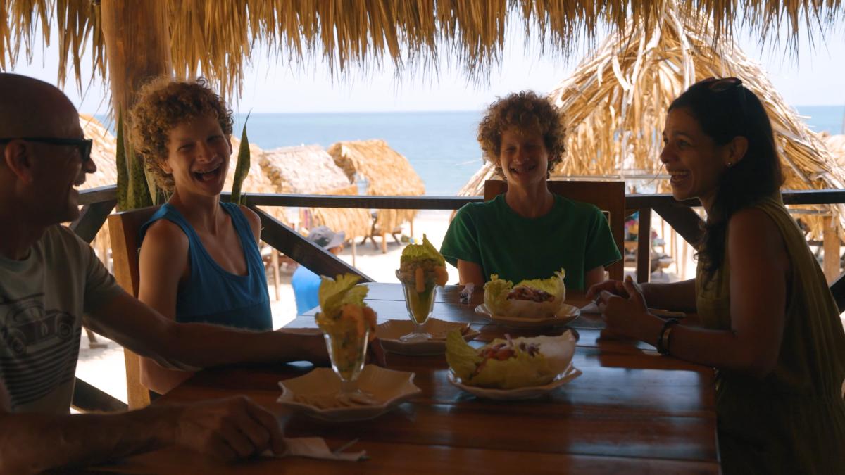 family-eating-lunch-at-santa-clara-beach