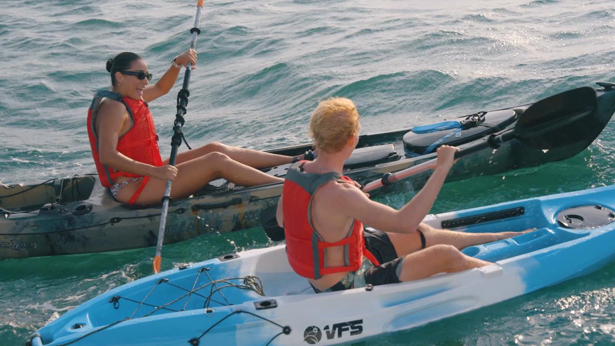 friends-kayaking-at-farallon-beach