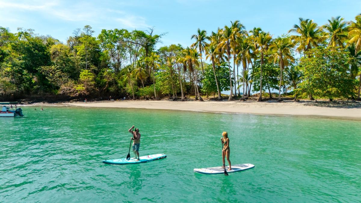 Stand up paddle at Boca Chica, Gamez Island, Gulf of Chiriqui, Panamá