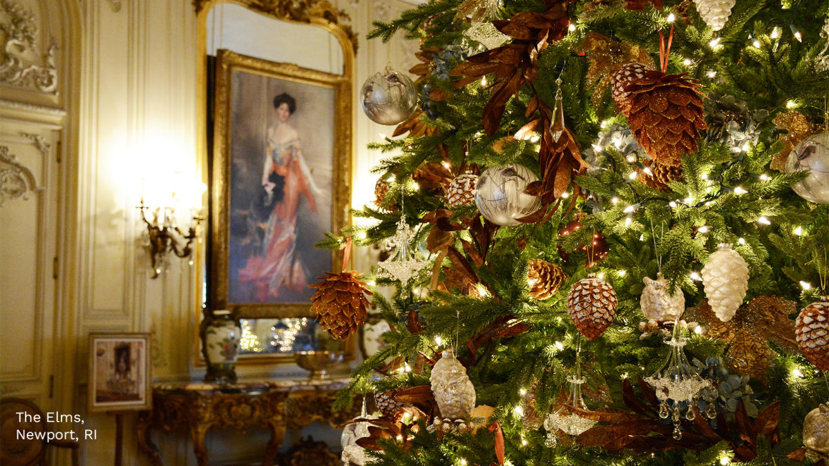Mansion interior, decorated Christmas tree