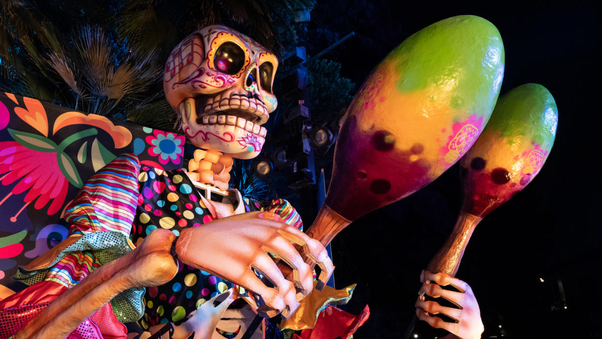 Statue of skeleton holding maracas