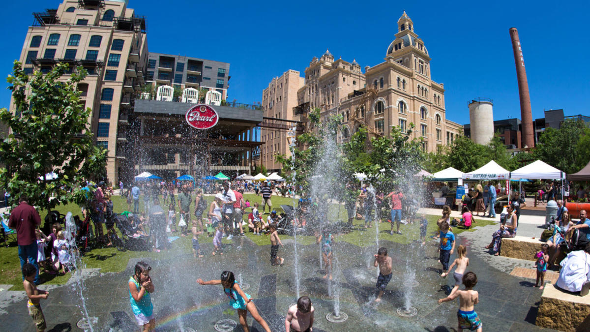 Children at splashpad in front of Pearl