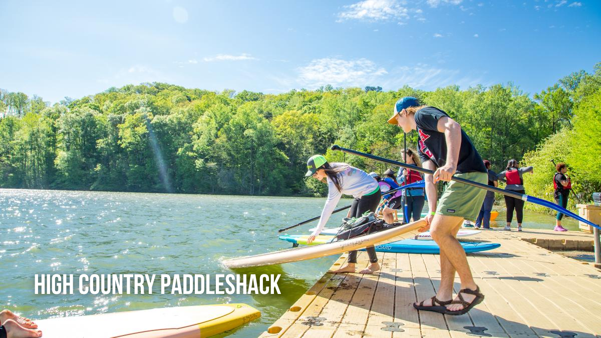 People putting standup paddle boards in to the water at Morgan Falls Overlook Park