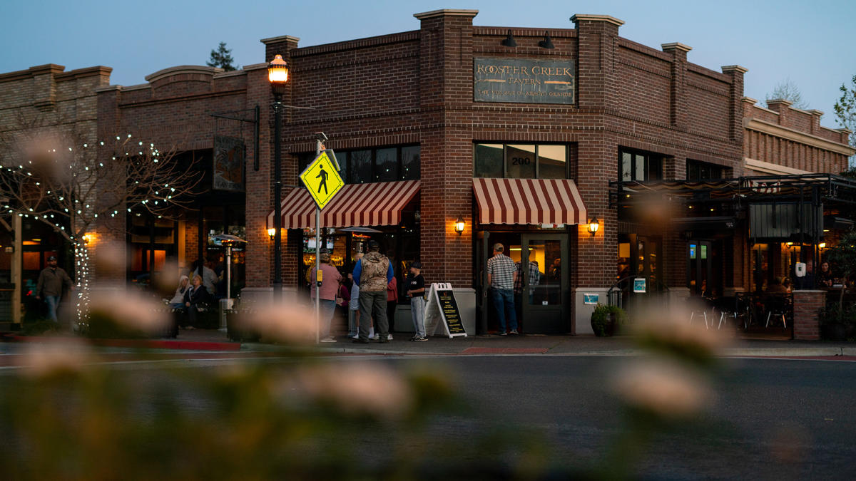 Rooster Tavern Restaurant in Arroyo Grande