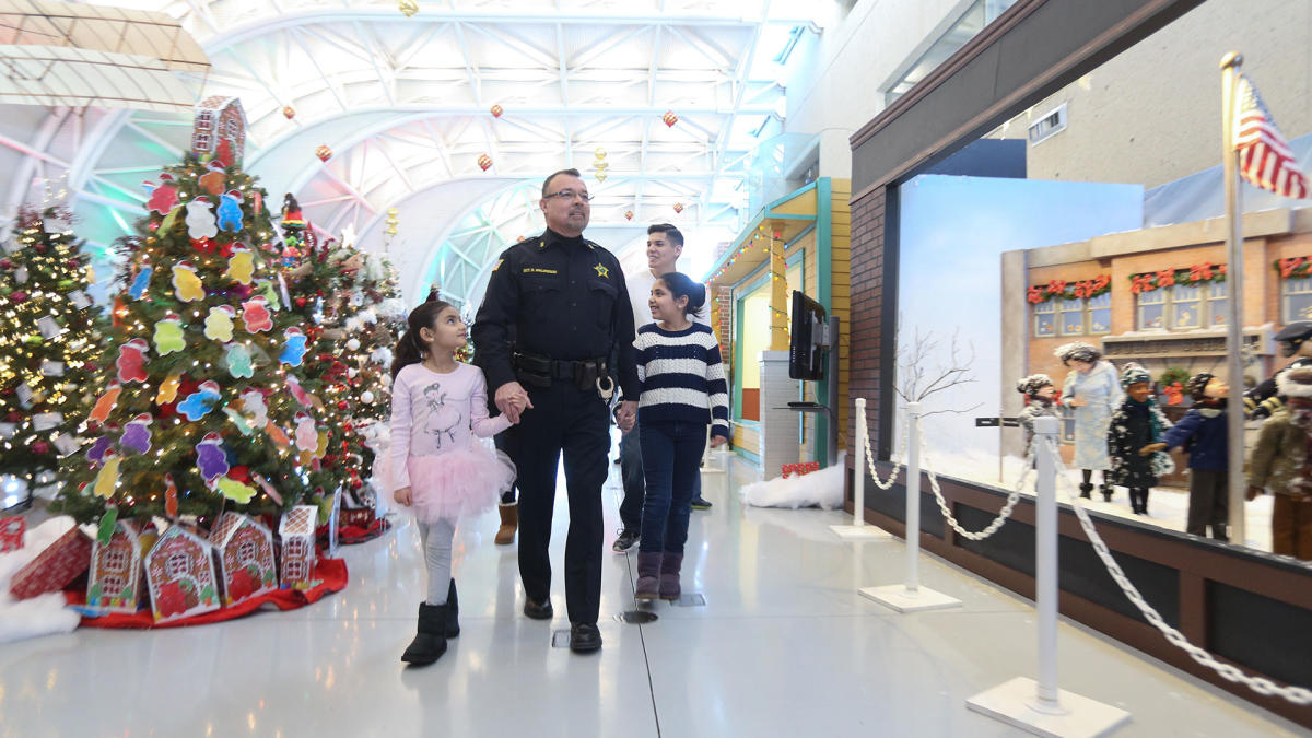 Family with Christmas displays