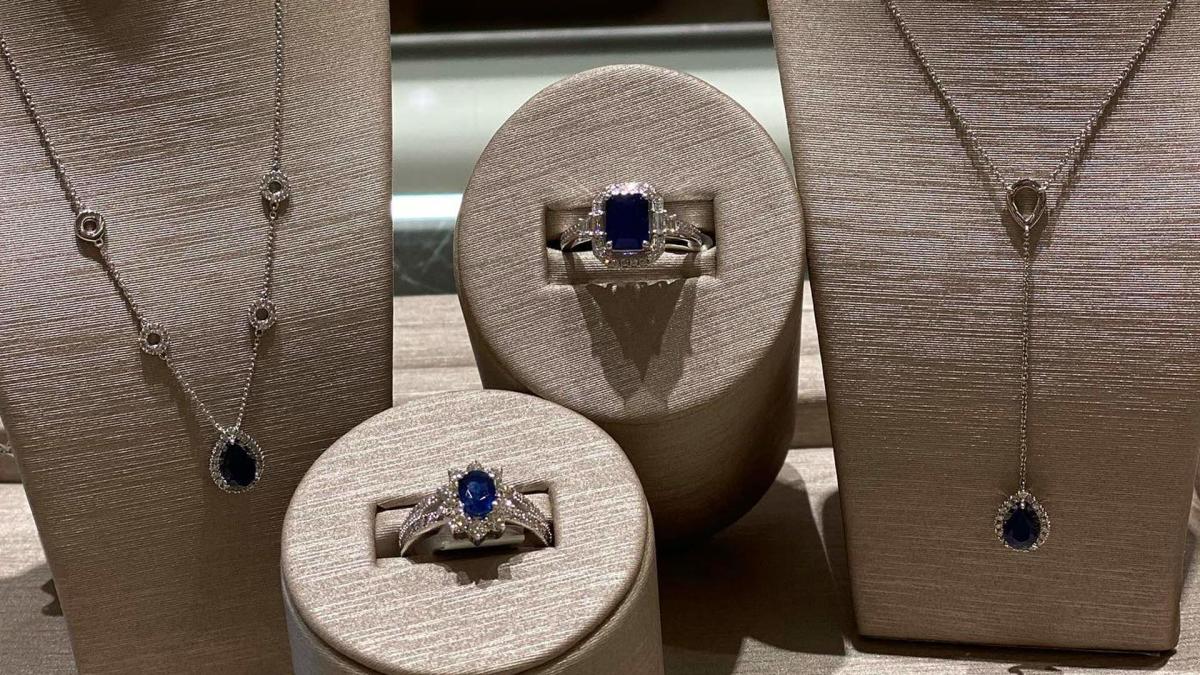 Albert's Diamond Jewelers sapphires