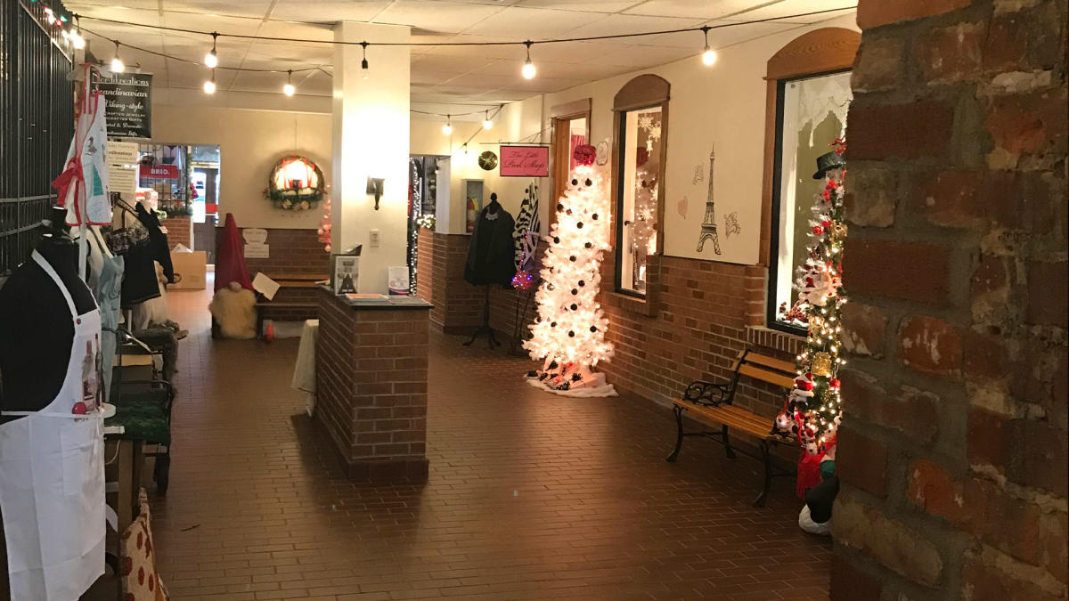 Crown Point Courthouse Shops in Winter