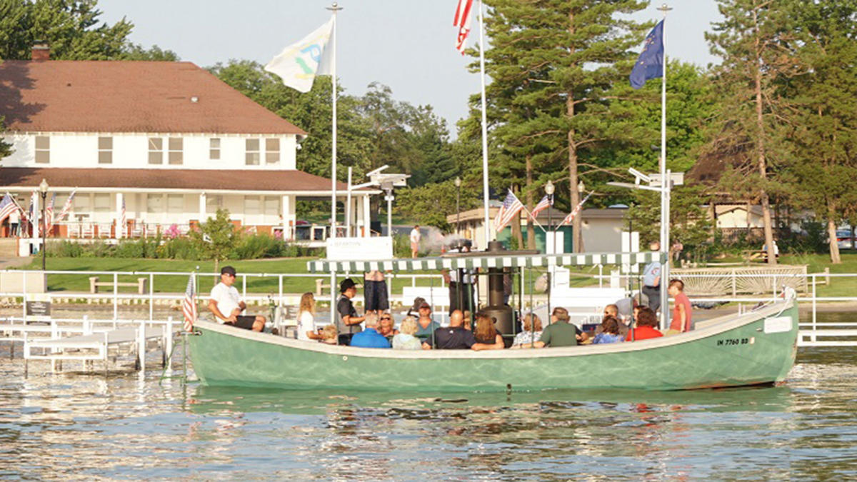 Steamboat rides at Lassen's Resort in Cedar Lake