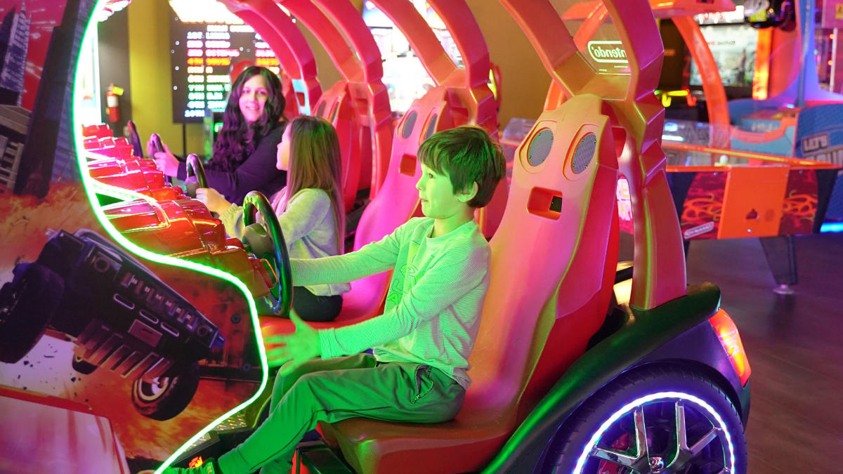 Up Your Alley Schererville - family at arcade