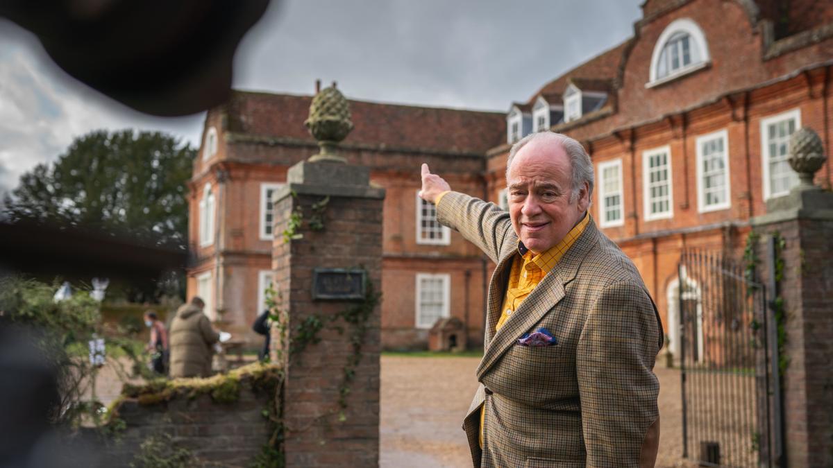 Ghosts at West Horsley Place in Surrey - Alex Gill