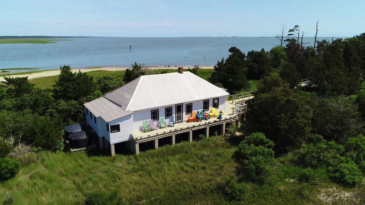 Holly Bluff Island Guest House