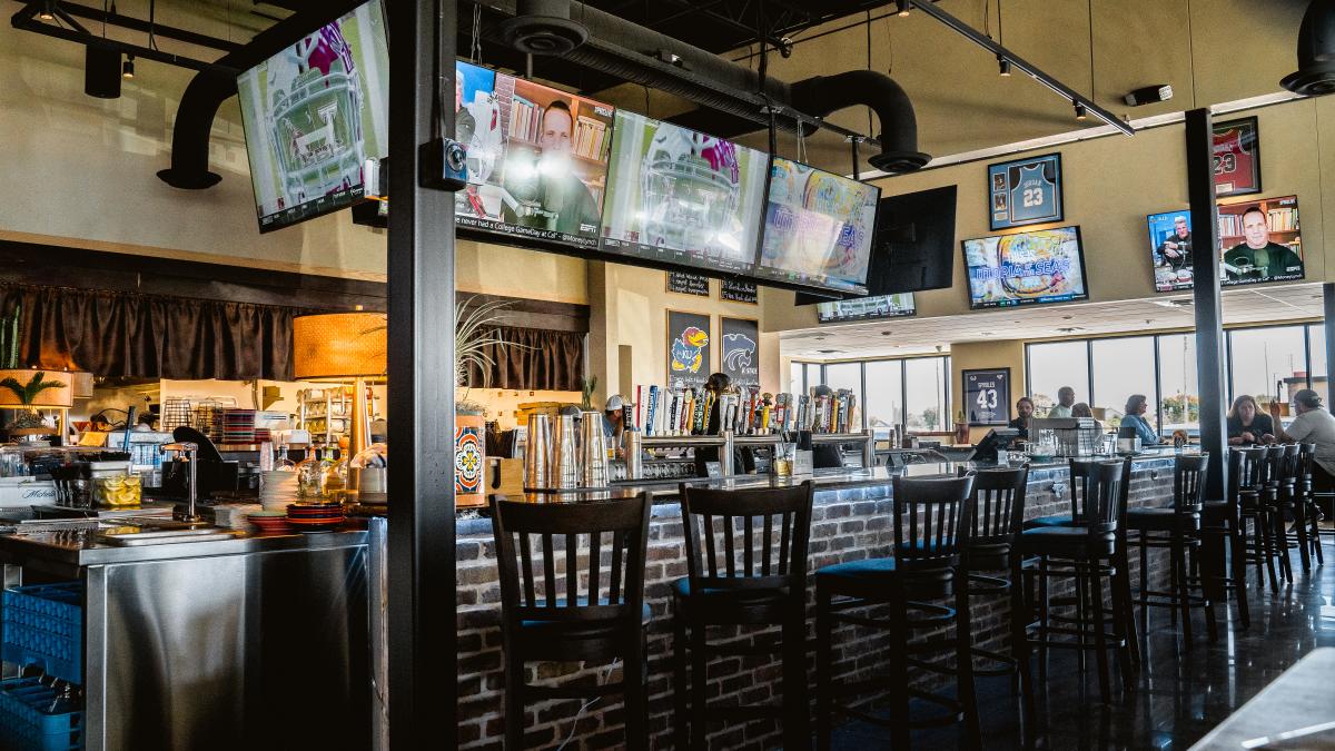 The bar at Deano's on Pier 37