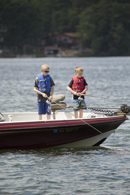 kids fishing