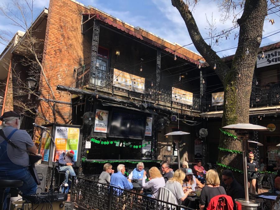 Outdoor Patio view of Humphrey's Bar & Grill