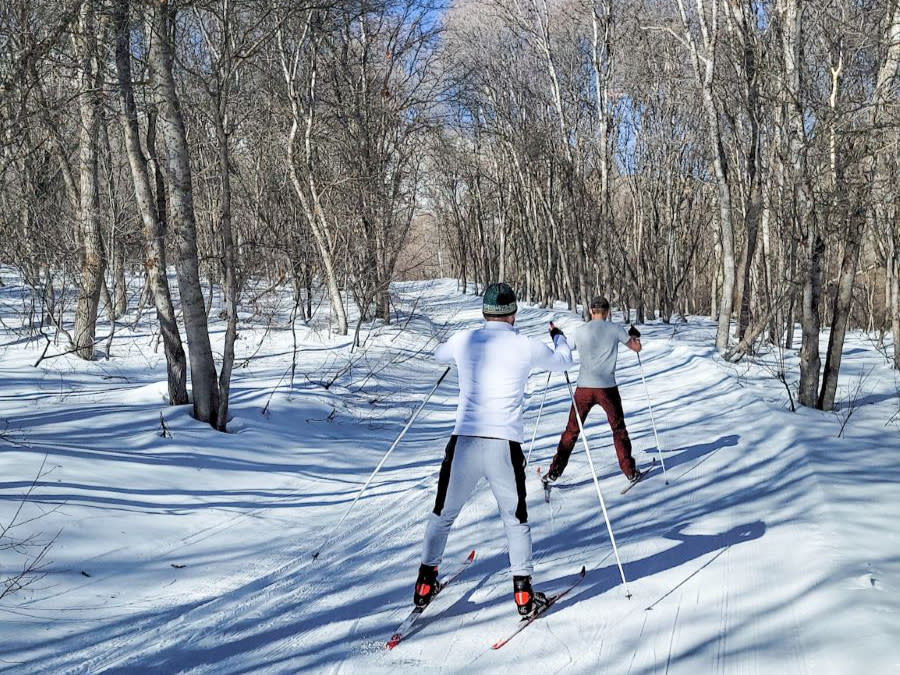 two men skate skiing