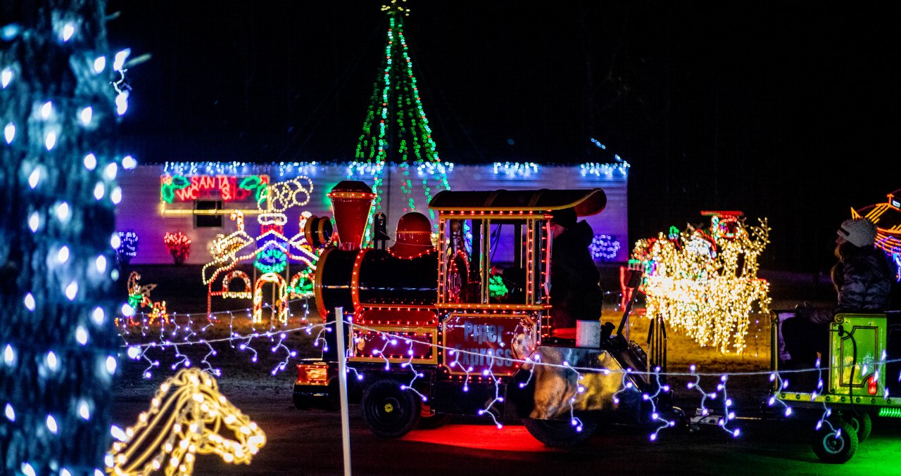 The 25 Best Christmas Light Displays + Tours for 2023