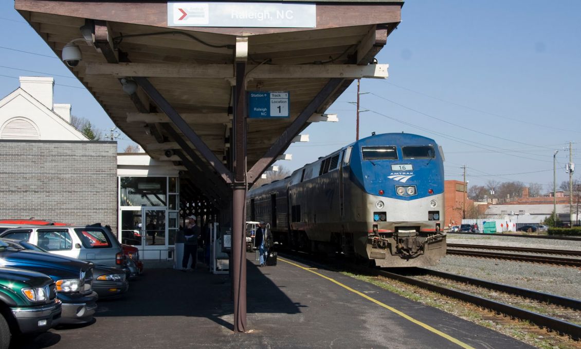 Amtrak_Carolinian_Stopped_at_Raleigh_NC-196.jpg