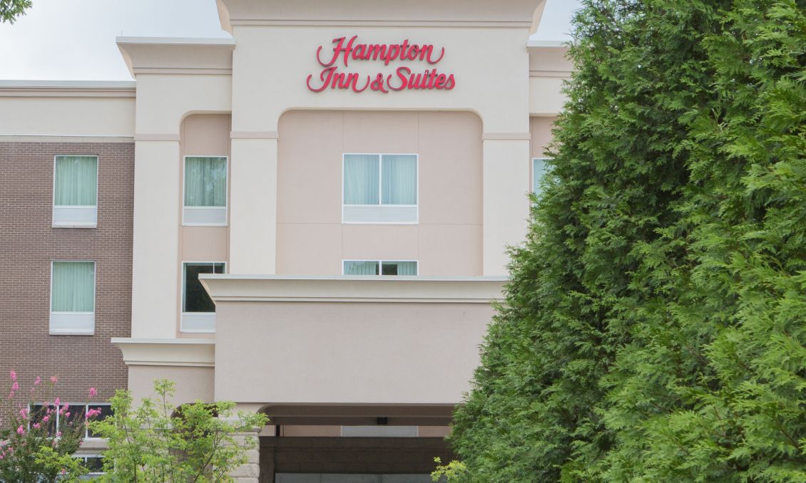 Hampton_Inn_Suites.JPG