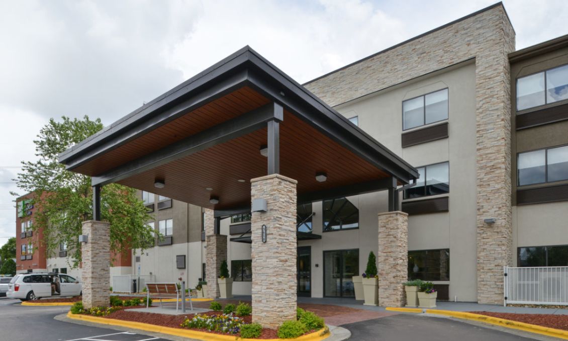 Holiday Inn Express & Suites Medical Center
