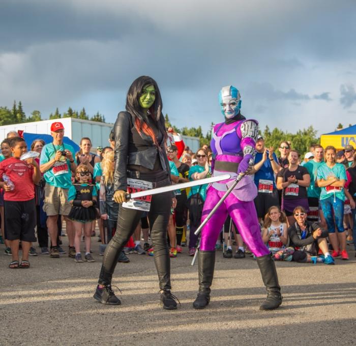 two women at midnight sun run dressed as Nebula and Gamora from Marvel's "Guardians of the Galaxy"