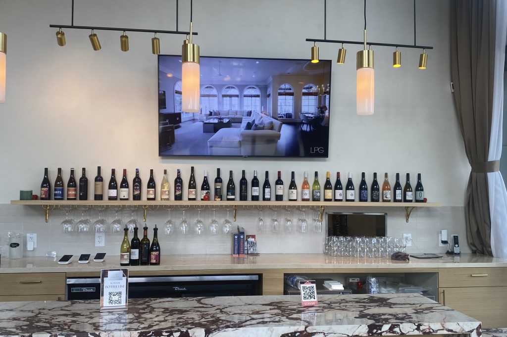 CoCo Noir Main Image Tasting Room