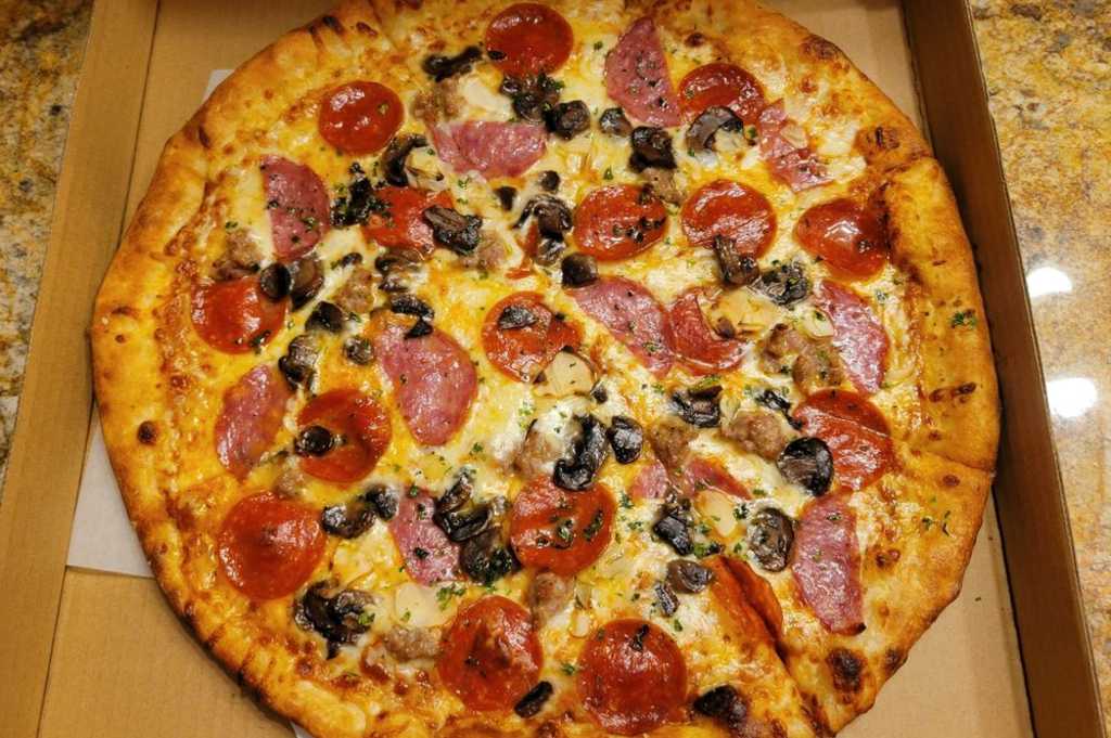 basil pizza pizza image