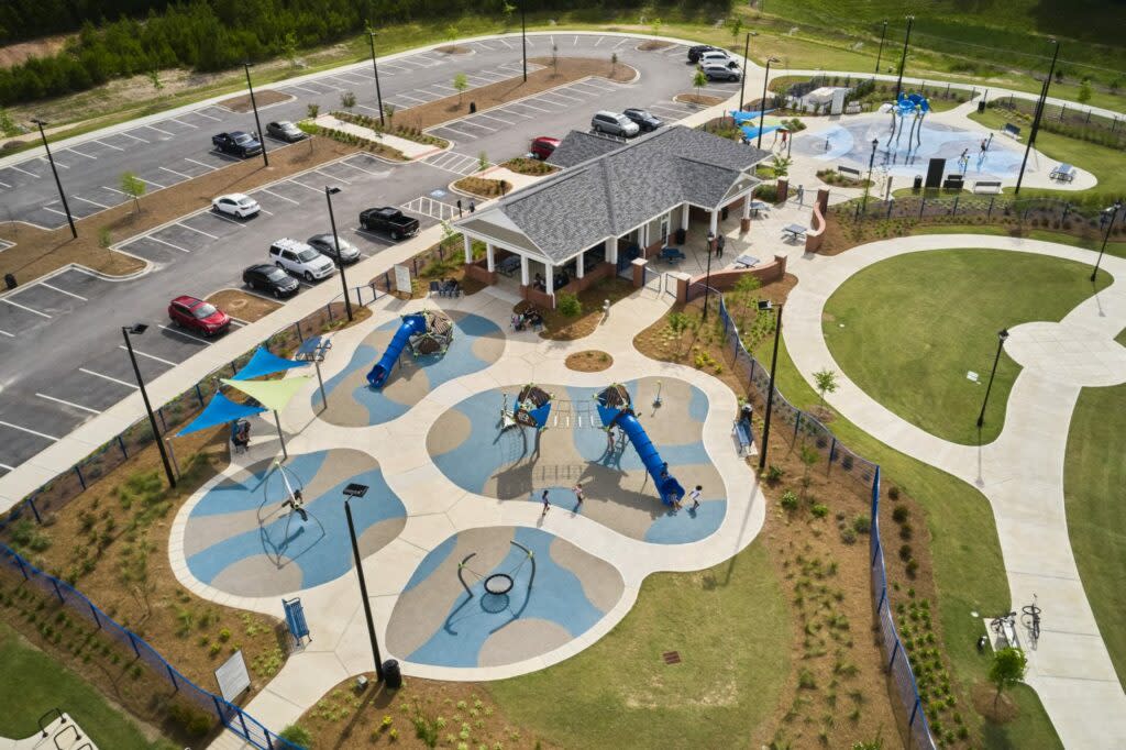 Play Ground and Large Water area at Gateway Park