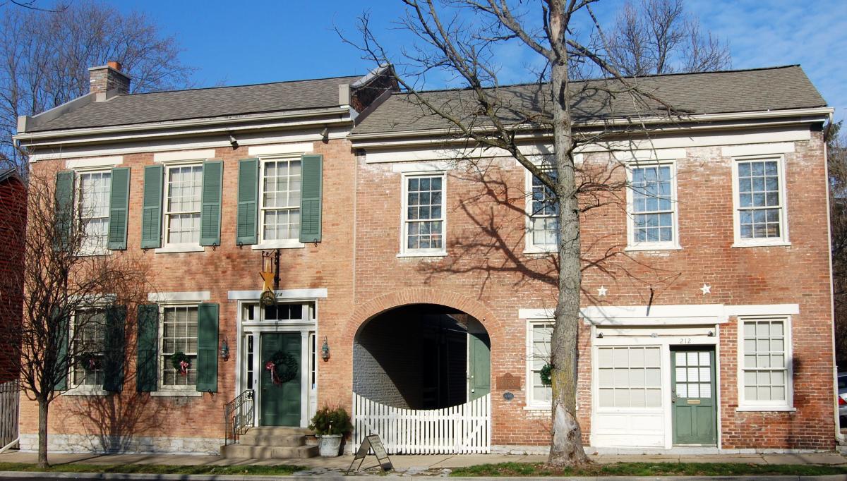 Lantz House exterior, Centerville arch