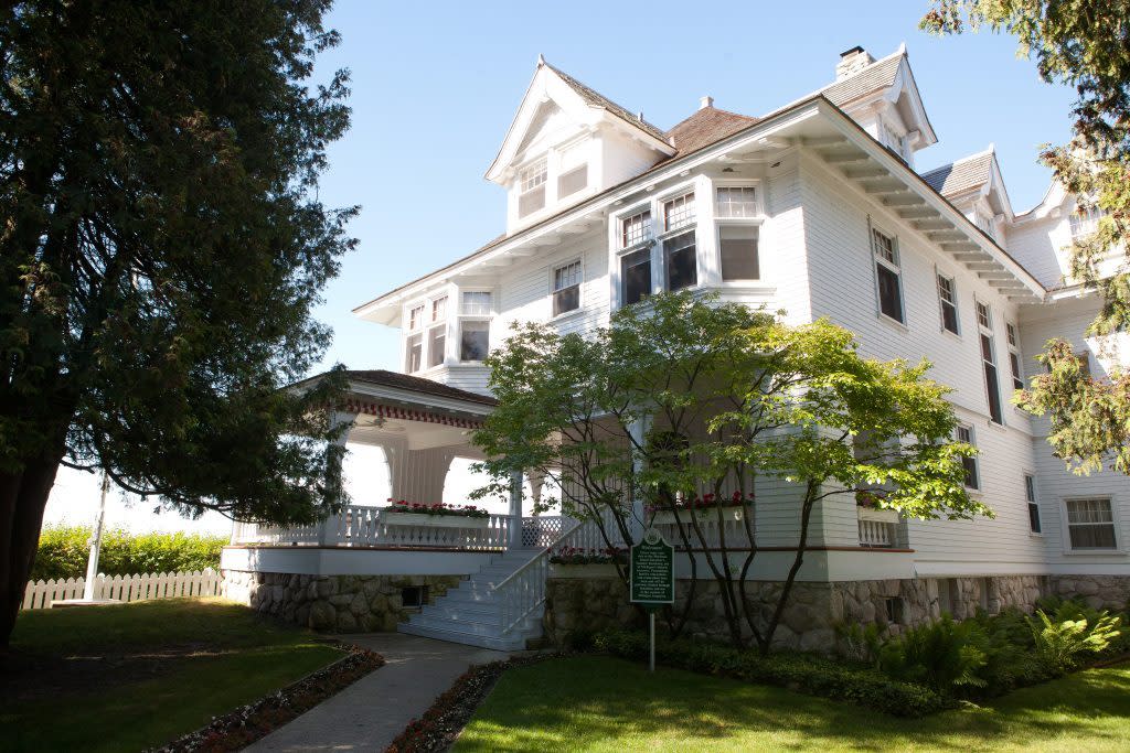 The Michigan Governor’s Summer Residence is on Mackinac Island with a great view of the surrounding water.