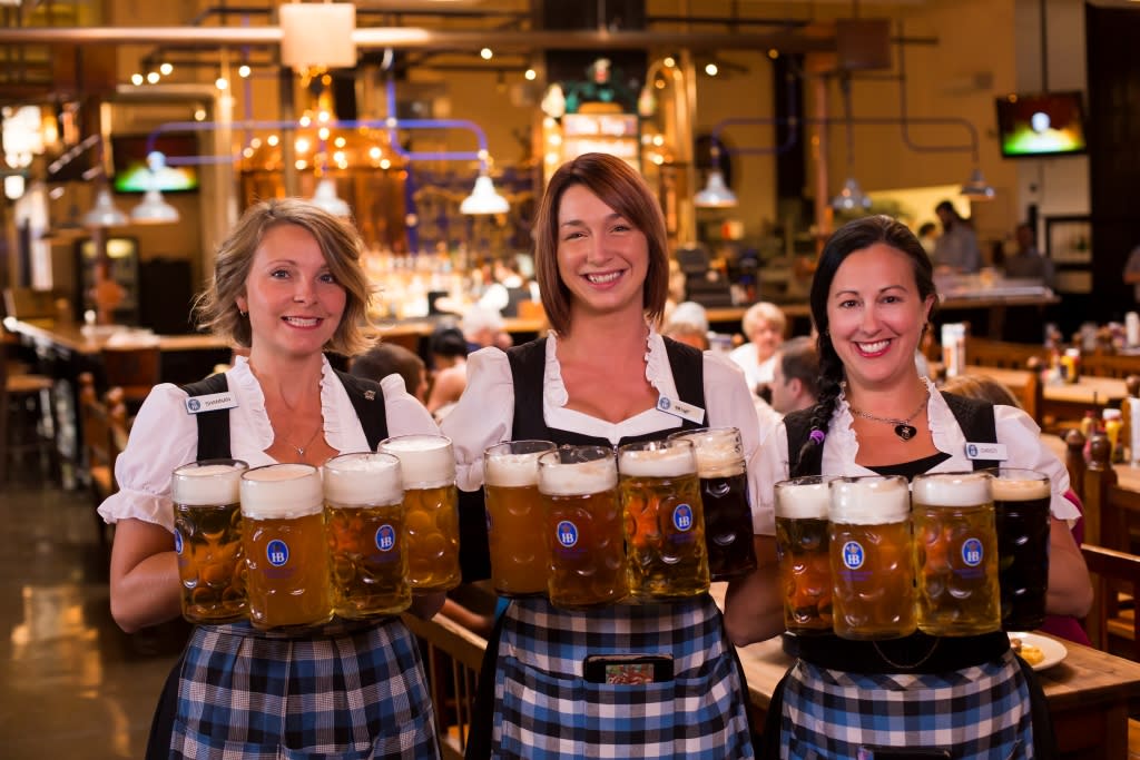 Hofbrauhaus Bier Girls