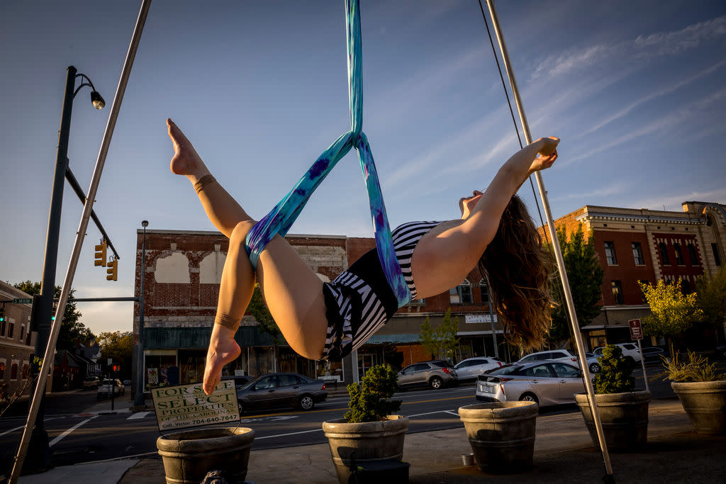Aerialist at Buskers' Bash in Downtown Salisbury