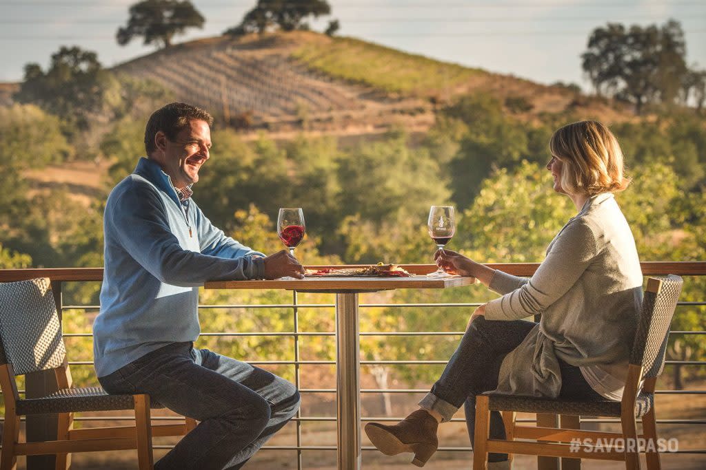 SavorPaso_landingpage-wine_couple-optimized-1024x683