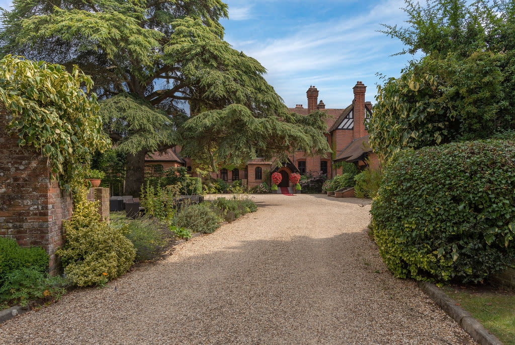 Careys Manor Exterior