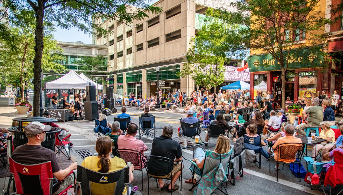 live music outside in the summertime