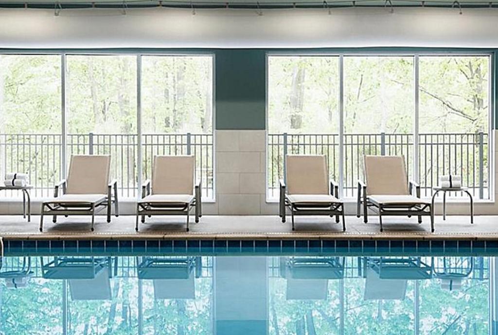 Holiday Inn Express Indoor Pool Photo