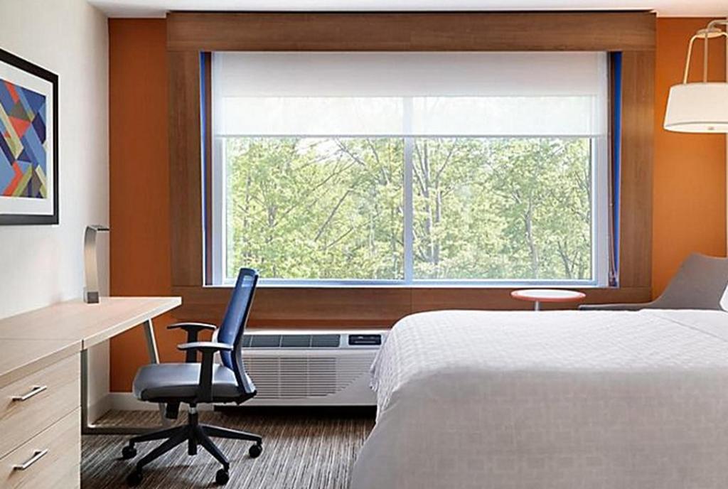 Holiday Inn Express Guest Room Photo