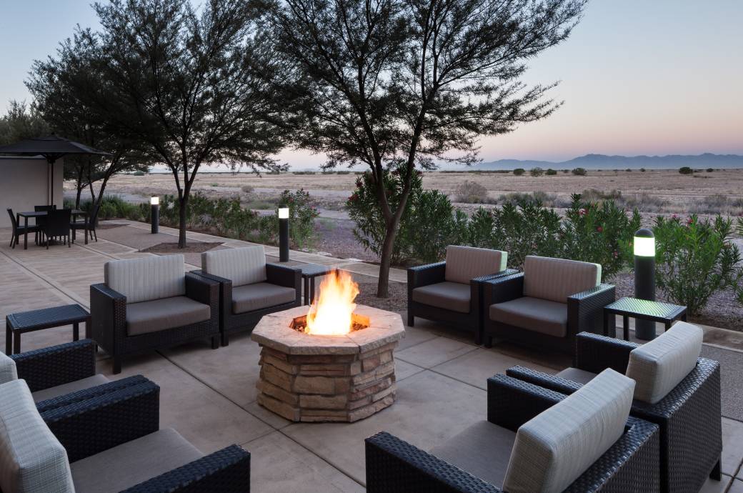 Fairfield Inn & Suites Chandler Fashion Center Patio with Firepit