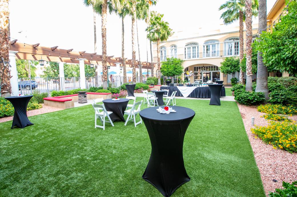 Crowne Plaza Phoenix-Chandler Golf Resort - Fountain Courtyard Reception