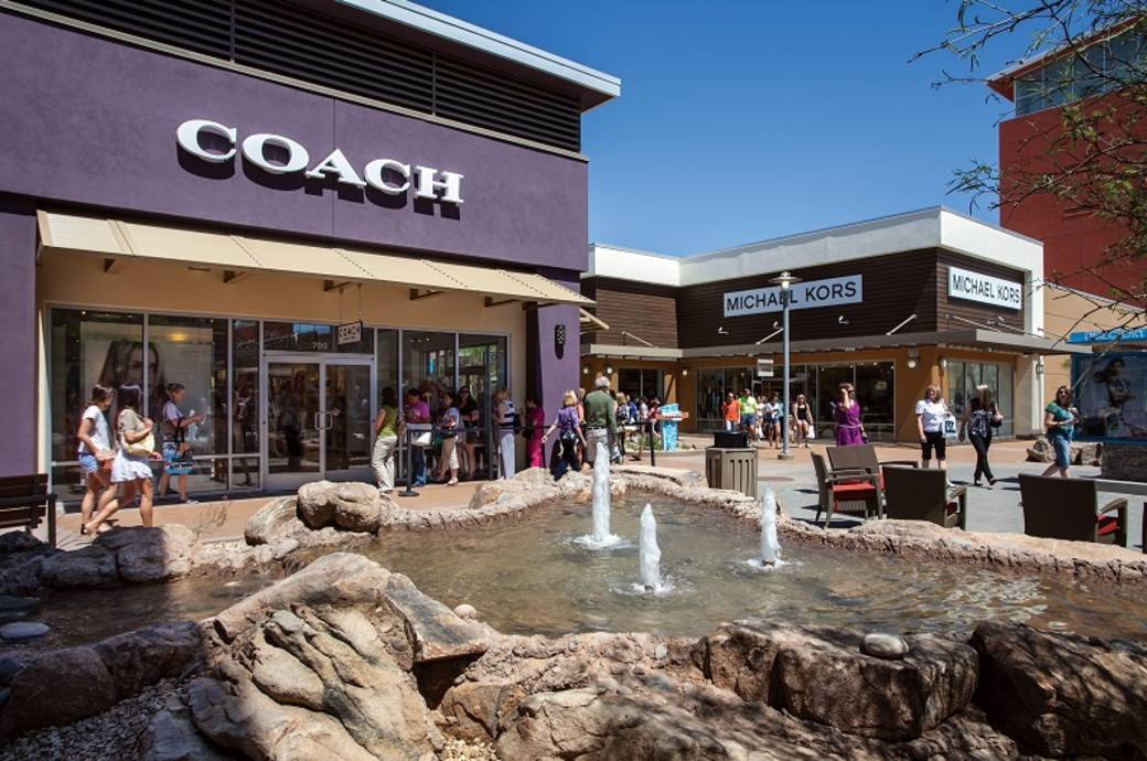 Saks OFF 5TH at Phoenix Premium Outlets® - A Shopping Center in