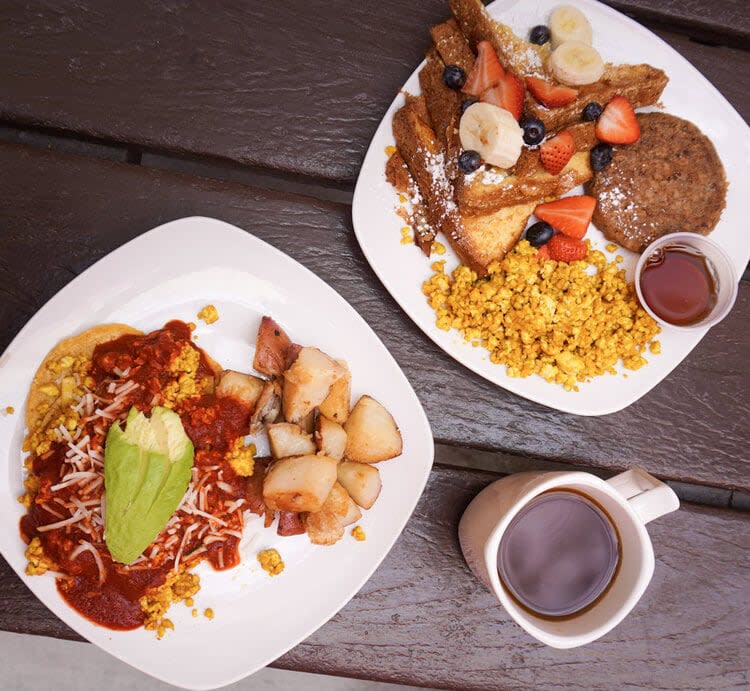 uvegan-in-palm-springs-palm-greens-cafe-breakfast