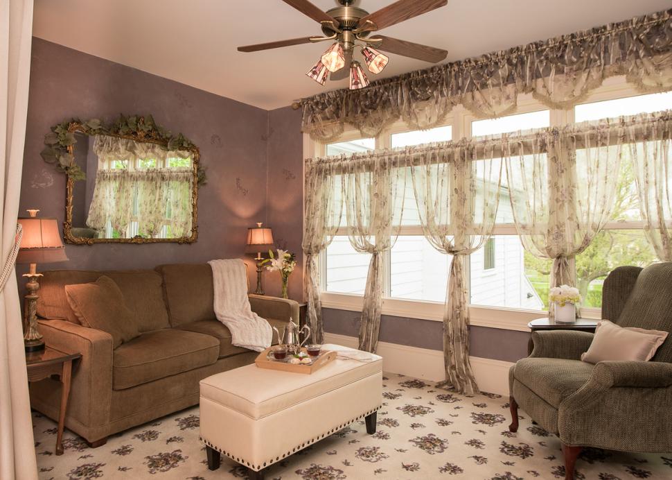 Photo Of A Luxurious Sunroom Inside The Inn On The Main