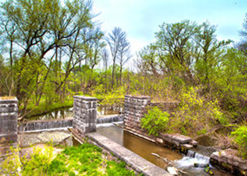 Centerport Aqueduct