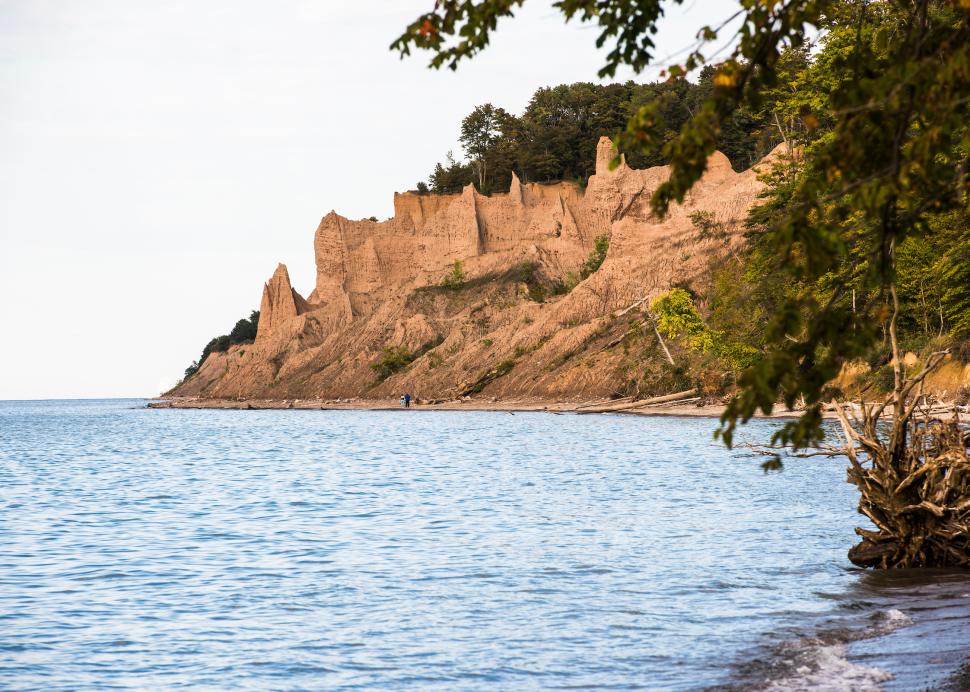 Chimney Bluffs State Park